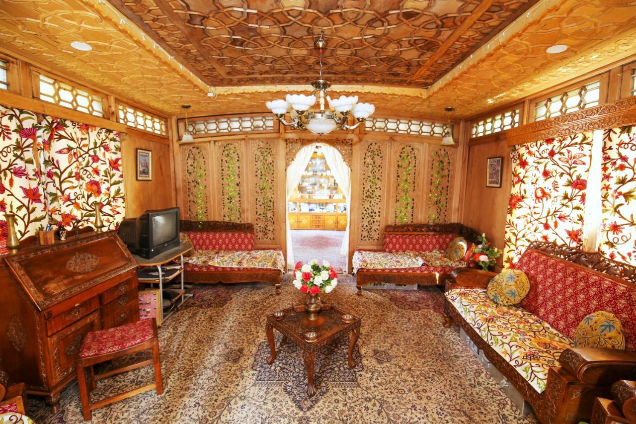 The Shelter Group Of Houseboats & Tour Organiser Srīnagar Extérieur photo