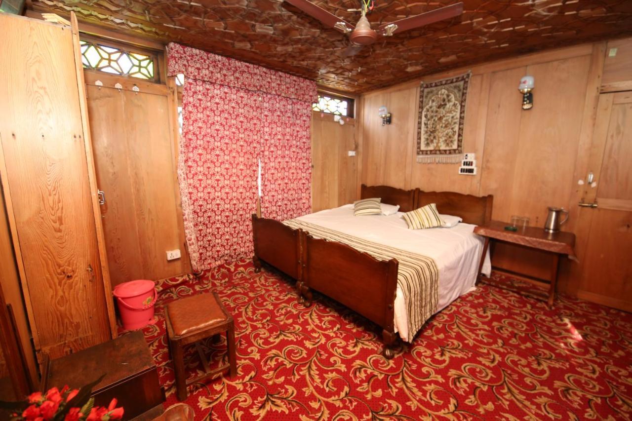 The Shelter Group Of Houseboats & Tour Organiser Srīnagar Extérieur photo