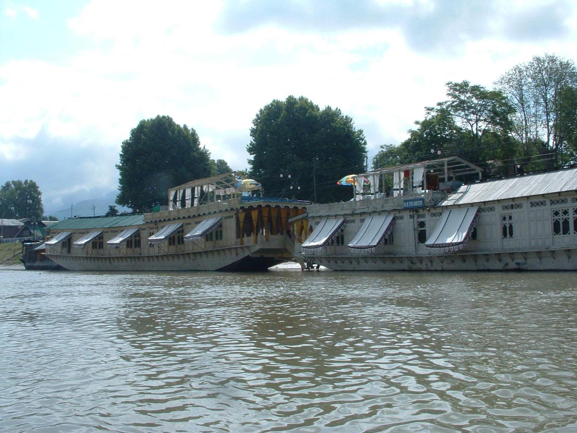 The Shelter Group Of Houseboats & Tour Organiser Srīnagar Extérieur photo